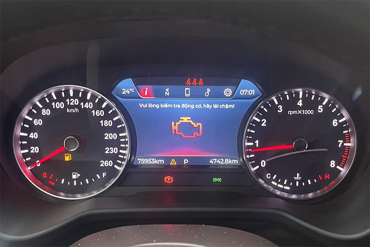 Thuê xe tự lái có phải đổ xăng không? Giải đáp chi tiết