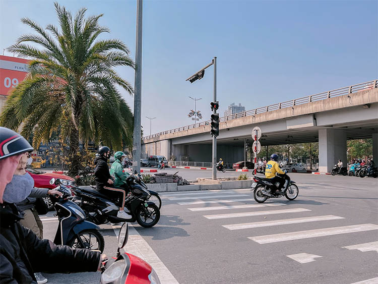 Phạt nguội xe máy vượt đèn đỏ: Mức phạt & cách tra cứu