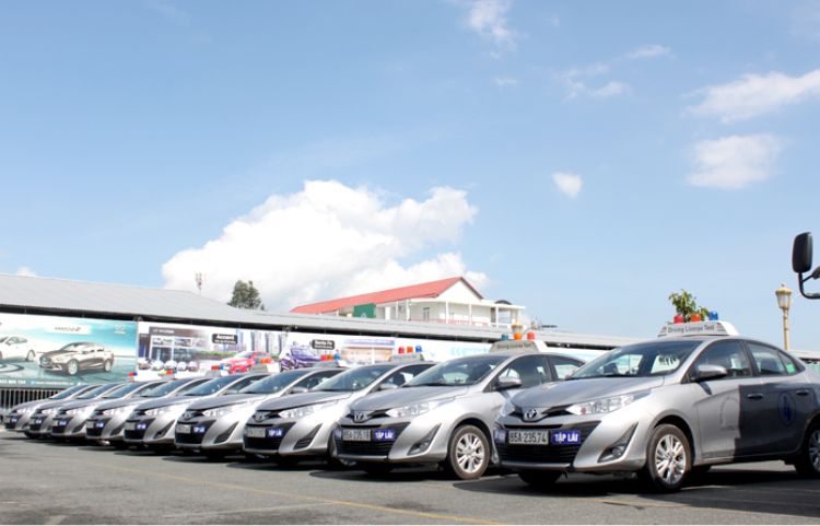 Chi ph&iacute; thu&ecirc; xe chip để tập thử