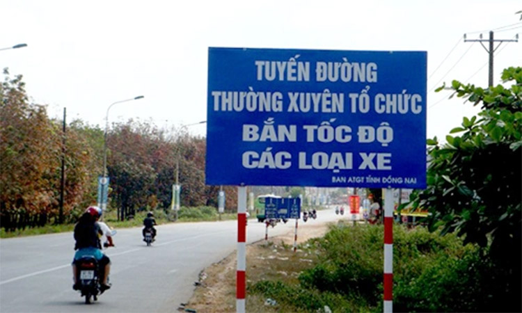 Chủ động giảm tốc khi đi qua khu vực hay kiểm tra tốc độ