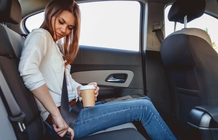 D&acirc;y đai an to&agrave;n 3 điểm thiết kế với khả năng ph&acirc;n t&aacute;n lực th&ocirc;ng minh