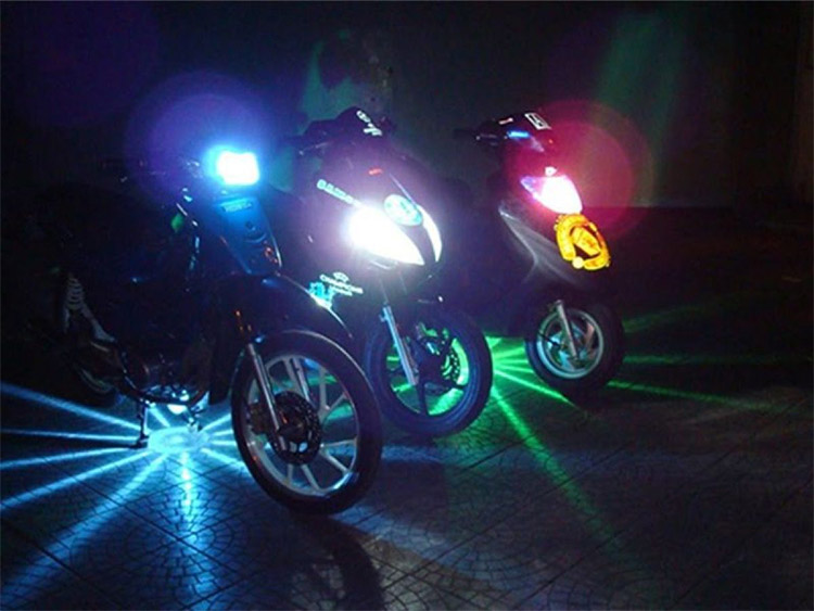 Độ đ&egrave;n xe sai m&agrave;u l&agrave; trường hợp dễ bị xử phạt nhất