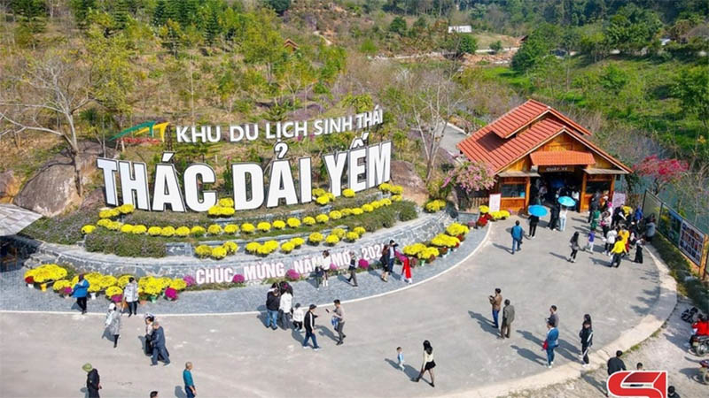 gia-thue-xe-dip-le-se-tang-do-nhu-cau-di-choi-tang-vot
