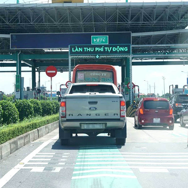 Giữ khoảng c&aacute;ch an to&agrave;n khi qua trạm ETC để tr&aacute;nh lỗi nhận diện