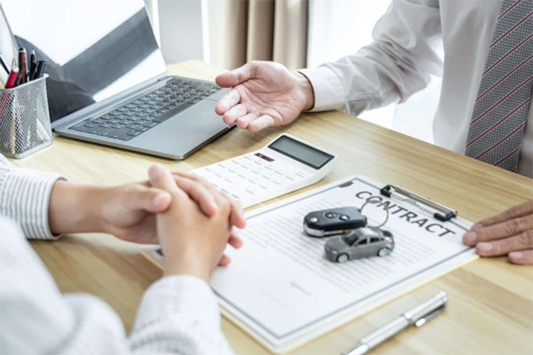 Hiểu r&otilde; c&aacute;c điều khoản trong hợp đồng thu&ecirc; xe