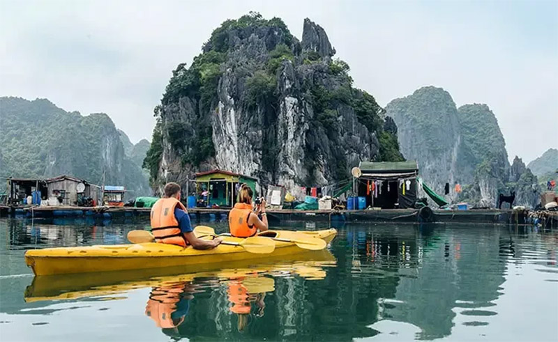 kham-pha-ve-dep-cua-vinh-ha-long