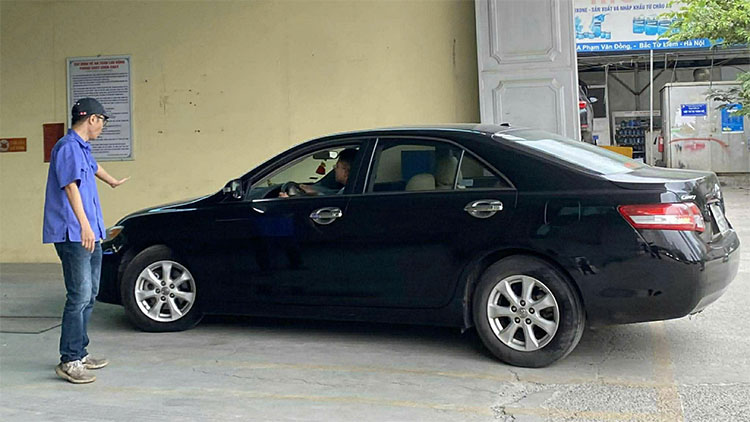 Kiểm tra thật kỹ trước khi nhận xe