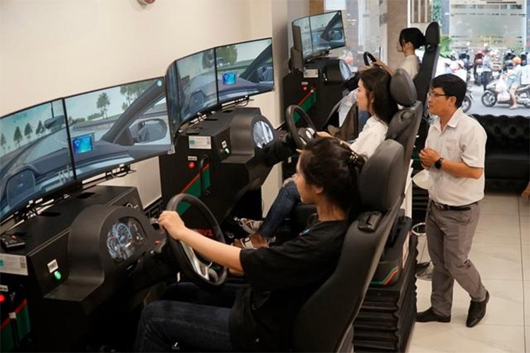 Lệ ph&iacute; thi m&ocirc; phỏng được nộp ngay tại s&acirc;n thi