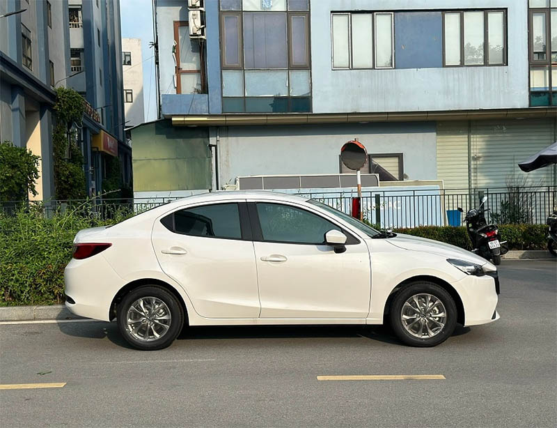 mazda-2-khong-gian-nho-gon-phu-hop-voi-chuyen-di-khong-can-qua-nhieu-do-dac
