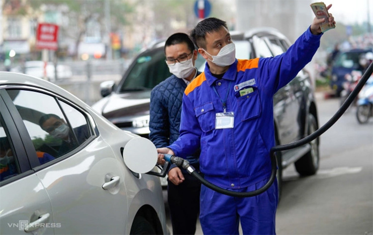 Quy định trả xe đầy b&igrave;nh khi thu&ecirc; xe tự l&aacute;i