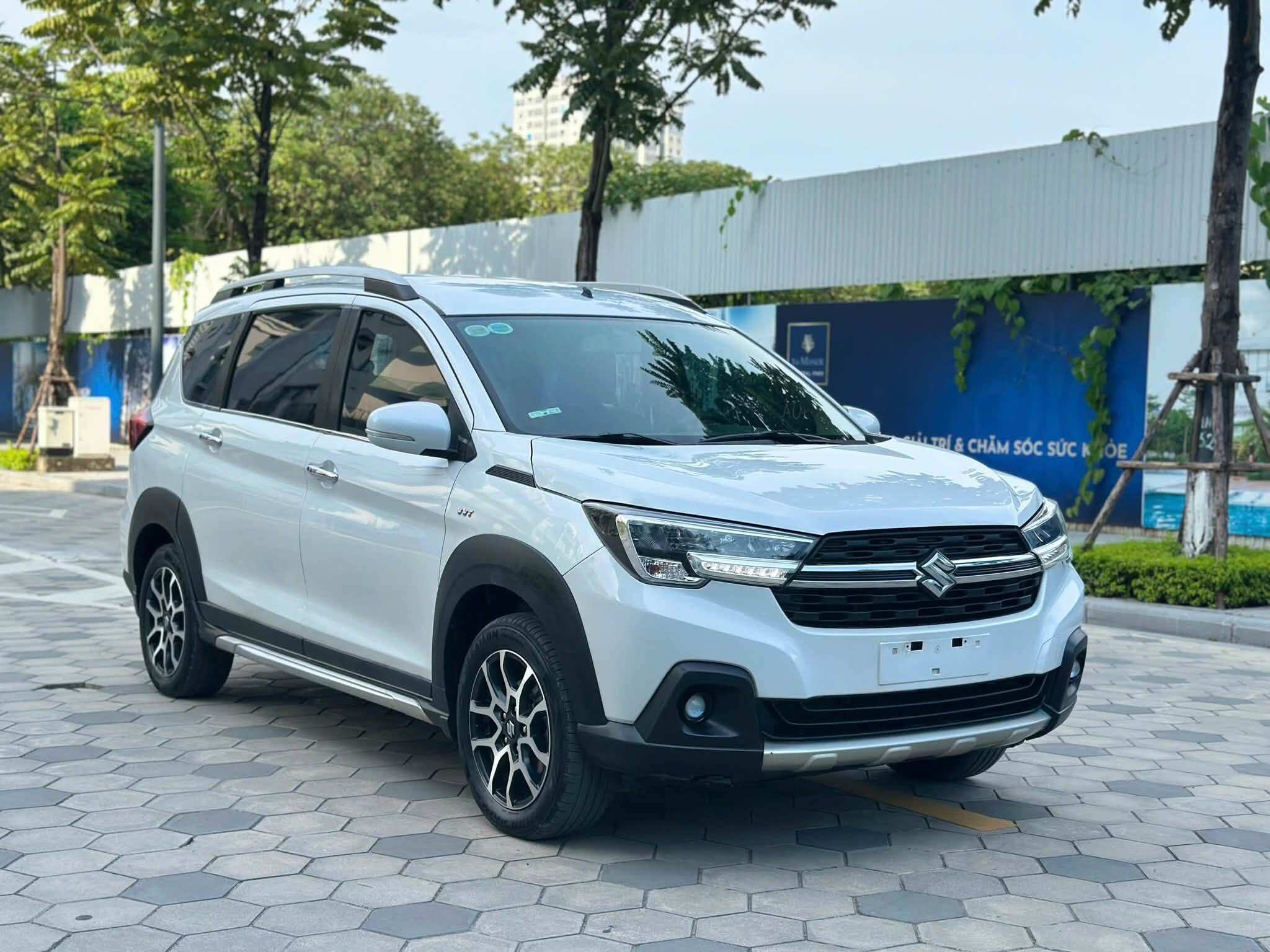 suzuki-xl7-thiet-ke-gon-so-huu-khong-gian-rong-tien-nghi