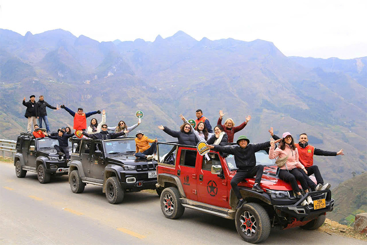 tiet-kiem-chi-phi-cho-nhom-di-dong-nguoi-bang-xe-tu-lai
