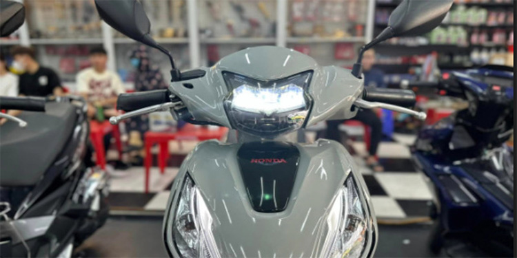 T&igrave;m hiểu kỹ thuật trước khi độ đ&egrave;n xe m&aacute;y đảm bảo đ&uacute;ng luật