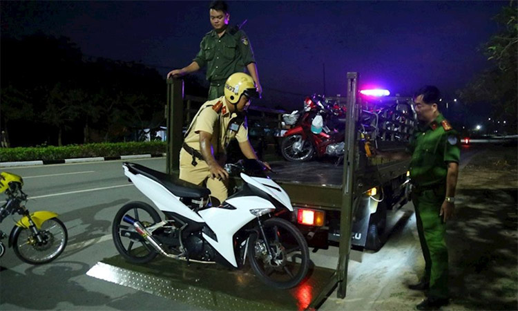 Xe độ kiểng c&oacute; thể bị phạt nếu độ sai quy định