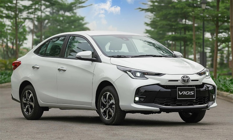 xe-sedan-nho-gon-cho-nhom-it-nguoi