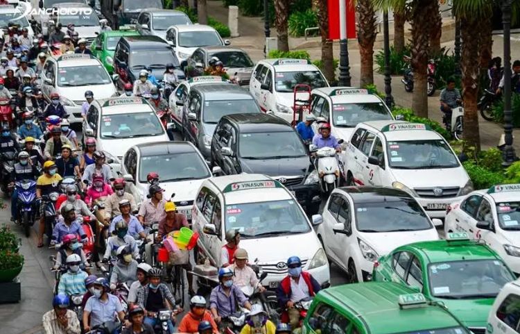 Xe số sàn di chuyển bất tiện khi tắc đường